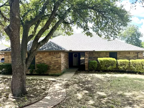 113 NE Timber Ridge Dr, Burleson, TX 76028