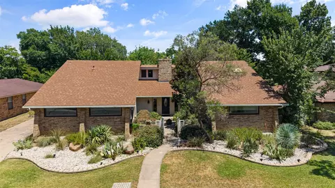 2211 Southcrest Dr, Arlington, TX 76013