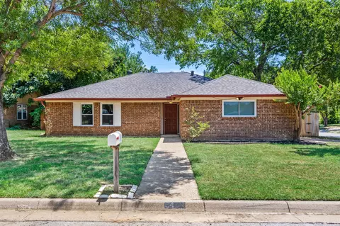 6419 Elm Springs Dr, Arlington, TX 76001