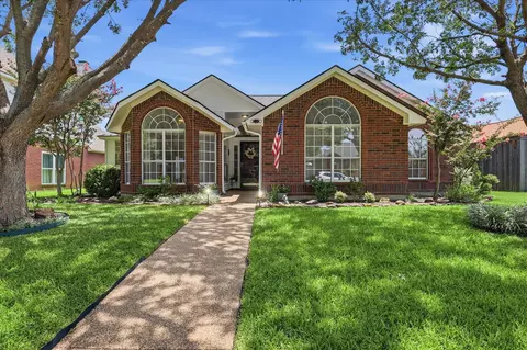 1324 Falcon Dr, Lewisville, TX 75077