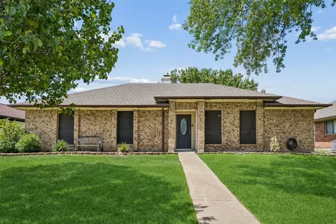 1725 Mayflower Dr, Carrollton, TX 75007