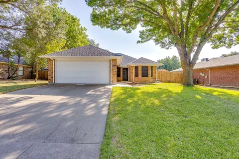 1200 Windy Meadows Dr, Burleson, TX 76028