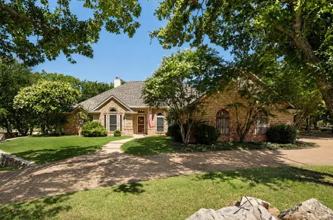 222 Hart Ct, Runaway Bay, TX 76426
