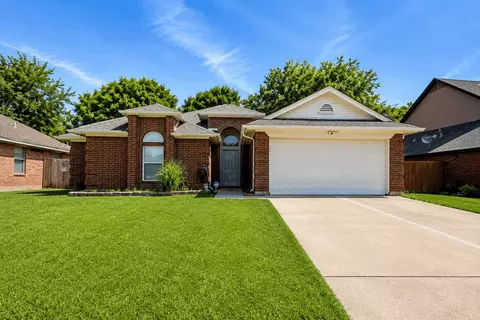 923 Fiero Dr, Arlington, TX 76001
