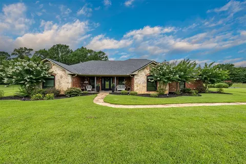 377 Utzman Rd, Kilgore, TX 75662