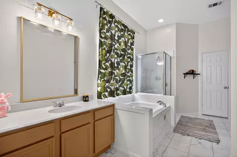 Bath - 513 Timberside, Terrell, TX 75161 photo 1 of 3