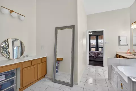 Bath - 513 Timberside, Terrell, TX 75161 photo 2 of 3