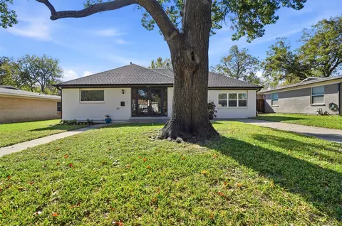 5717 S Wells Cir, Westworth Village, TX 76114