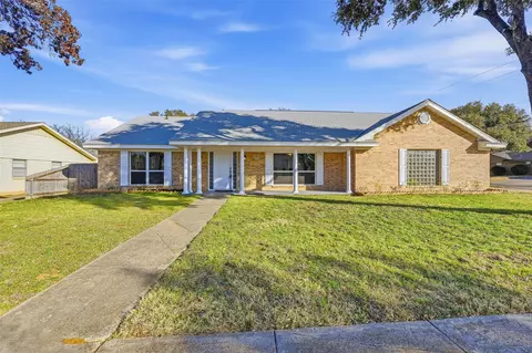 3301 Peachtree Ln, Pantego, TX 76013