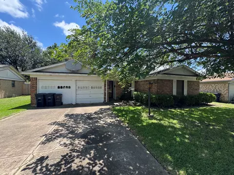 6637 Vega Dr, Fort Worth, TX 76133
