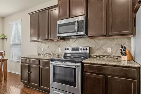 Kitchen - 11116 Whitlock Dr, Lorena, TX 76655 photo 4 of 6
