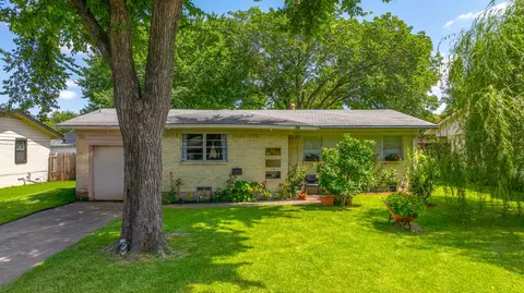 301 W Ridgewood Dr, Garland, TX 75041