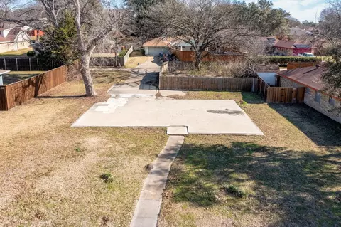 1022 Westlake Dr, Desoto, TX 75115