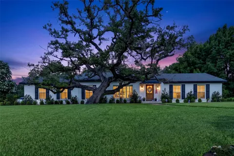 1600 Royal Oaks Dr, Waco, TX 76710