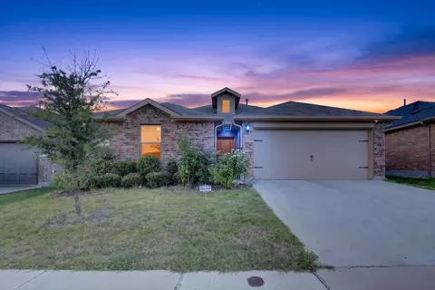9745 Mint Hill Dr, Fort Worth, TX 76108