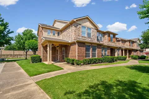 2204 Canterbury Park Dr, Grand Prairie, TX 75050