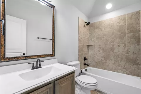 Bath - 603 E Alexander Ln, Euless, TX 76040 photo 3 of 3