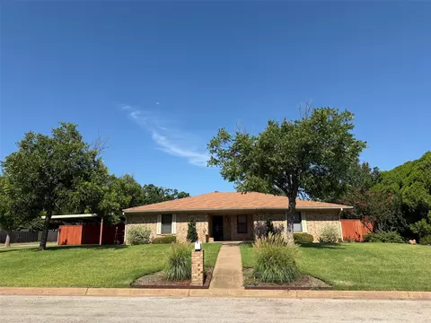 1016 Cliff Dr, Graham, TX 76450