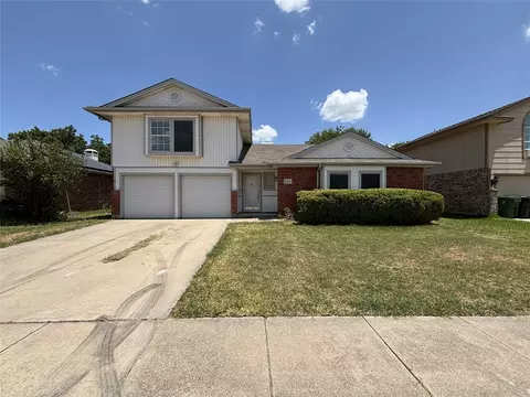 6421 Nellie Dr, Arlington, TX 76002