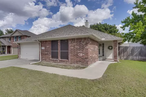 304 Mary Kay Ct, Burleson, TX 76028
