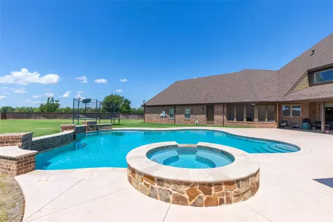 Exterior - 709 Prosperity Rd, Abilene, TX 79602 photo 5 of 7