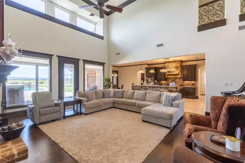 Living - 709 Prosperity Rd, Abilene, TX 79602 photo 3 of 5