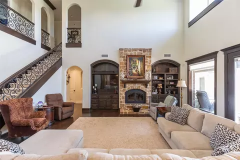 Living - 709 Prosperity Rd, Abilene, TX 79602 photo 1 of 5
