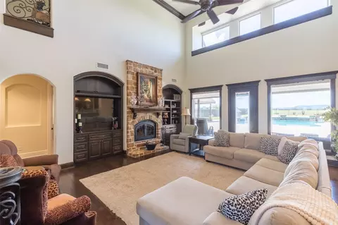 Living - 709 Prosperity Rd, Abilene, TX 79602 photo 2 of 5