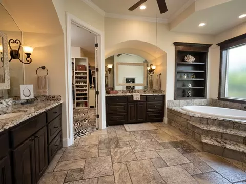 Bath - 709 Prosperity Rd, Abilene, TX 79602 photo 1 of 6