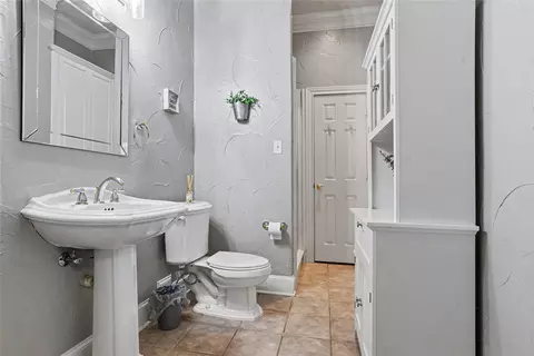 Bath - 4 Griffith Ct, Terrell, TX 75160 photo 2 of 3
