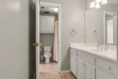 Bath - 4 Griffith Ct, Terrell, TX 75160 photo 3 of 3