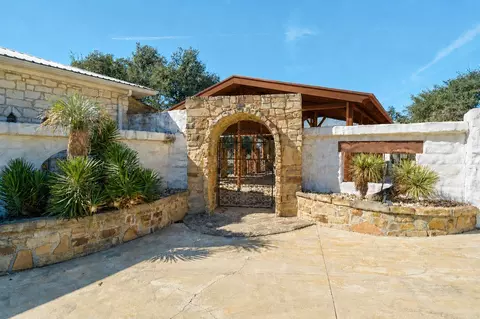 340 Barton Ranch Rd, Dripping Springs, TX 78620
