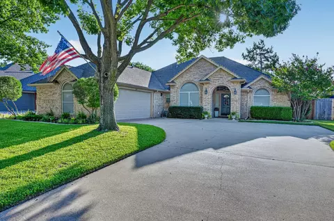 7312 Cottonwood Ct, North Richland Hills, TX 76182