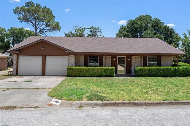 7409 Pinehurst Dr W, Fort Worth, TX 76134