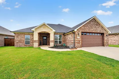527 Limestone Cir, Mabank, TX 75147
