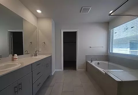 Bath - 2713 Acadia Dr, Corinth, TX 76210 photo 1 of 3