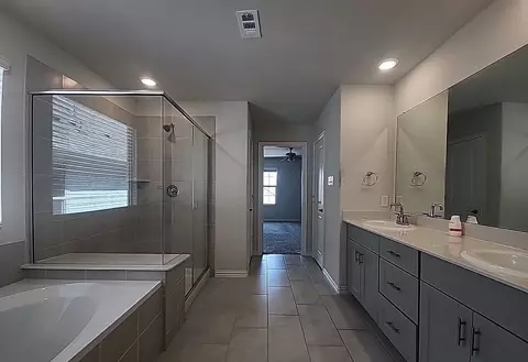 Bath - 2713 Acadia Dr, Corinth, TX 76210 photo 2 of 3