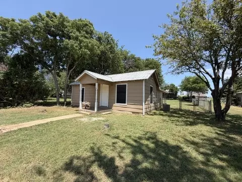 105 2nd St, Valley View, TX 76272