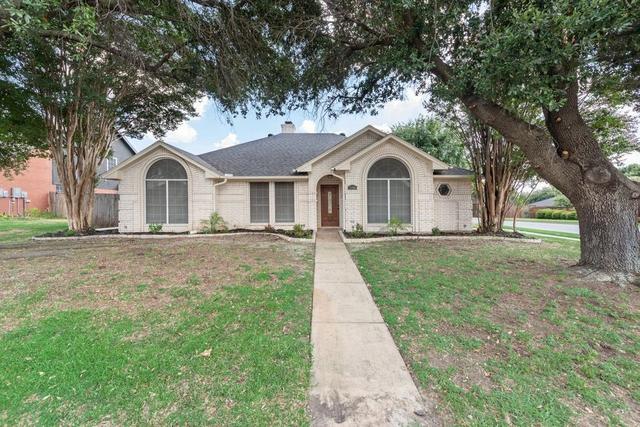 7400 Chapman Dr, North Richland Hills, TX 76182