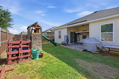 540 S Heights Dr, Crowley, TX 76036