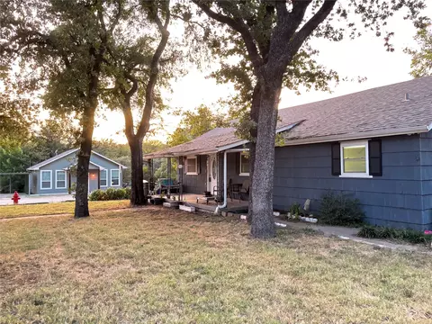 7420 Foster Dr, Lake Worth, TX 76135