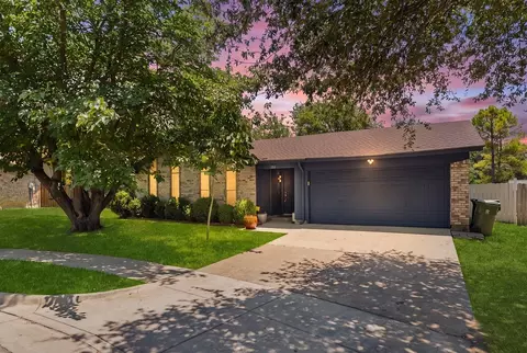 202 Fleetwood Ct, Arlington, TX 76014