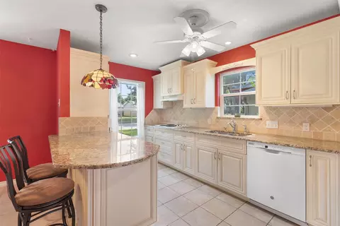 2825 Pinewood Dr, Garland, TX 75044