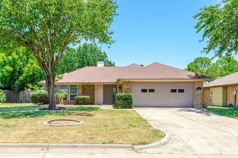 2506 Mckensie Ln, Grand Prairie, TX 75052