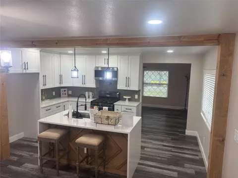 910 NE 31st, Grand Prairie, TX 75050