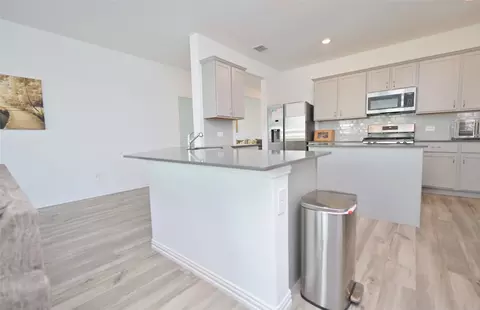 Kitchen - 14800 Devils Claw Trl, Haslet, TX 76052 photo 6 of 7