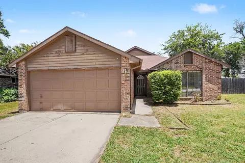 4245 Periwinkle Dr, Fort Worth, TX 76137