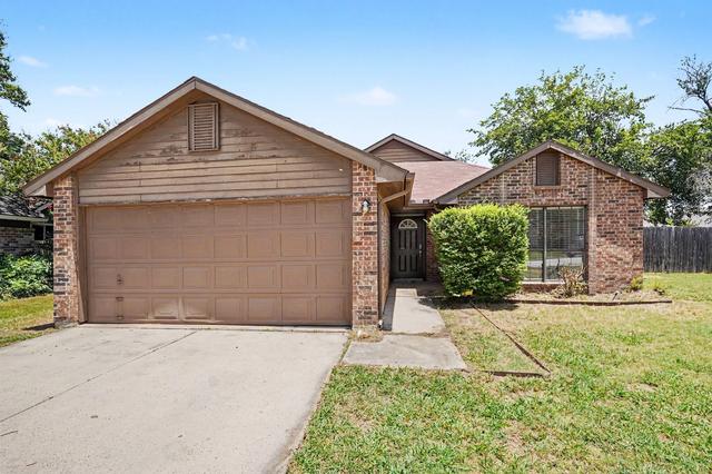 4245 Periwinkle Dr, Fort Worth, TX 76137