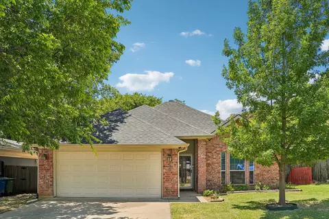 229 S Lakeview Dr, Lake Dallas, TX 75065