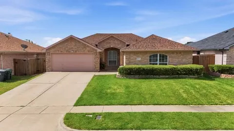 1912 Lennox Ln, Arlington, TX 76018